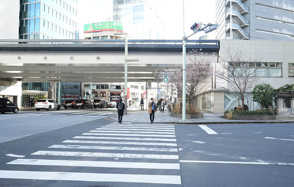 首都高高架下からBIANCA CLINIC 銀座院へ進む道順 4