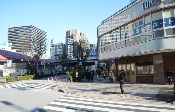 有楽町パスポートセンター付近の横断歩道を渡る道順 3