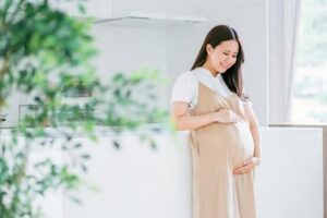 イソトレチノインの副作用の危険があるため妊婦・妊娠中の女性は服用NGのイメージ