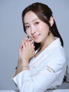 皮膚科専門医

葉山 愛弥 HAYAMA MANAMI,M.D.｜銀座・表参道にあるBIANCA CLINIC ビアンカクリニック｜美容外科・美容皮膚科・再生医療・美容婦人科・美容内科