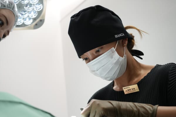 服部先生施術 銀座・表参道にあるBIANCA CLINIC ビアンカクリニック｜美容外科・美容皮膚科・再生医療・美容婦人科・美容内科